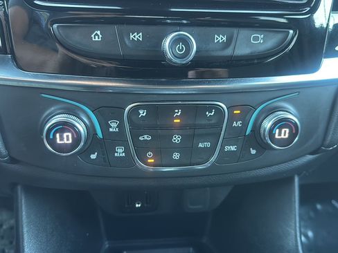 Used 2023 Chevrolet Traverse LT FWD image 38