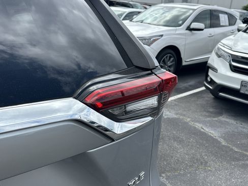 Used 2020 Toyota RAV4 XLE w/ Convenience Package FWD image 21