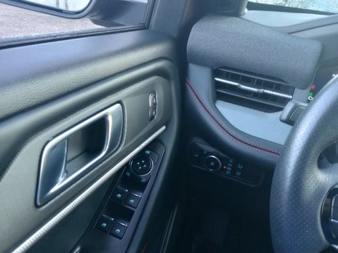 Certified 2025 Ford Explorer ST-Line AWD/4WD image 24