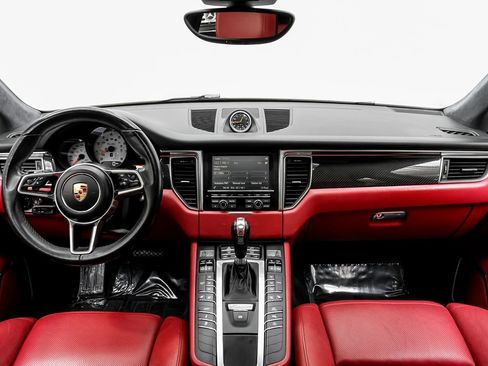 Used 2016 Porsche Macan Turbo image 12