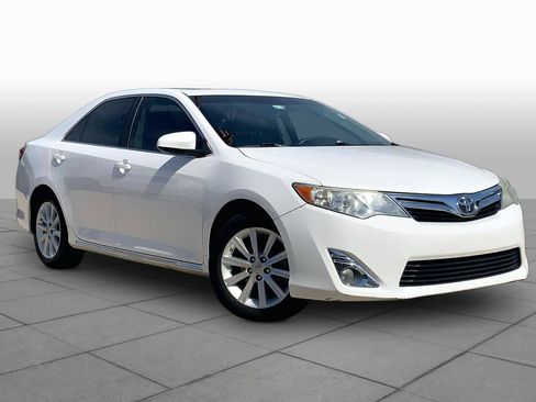 Used 2014 Toyota Camry XLE FWD image 3