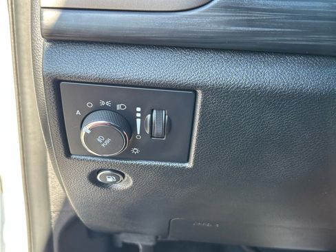 Used 2022 Jeep Grand Cherokee Laredo X image 23