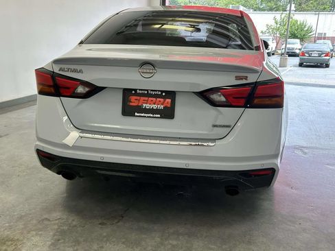 Used 2023 Nissan Altima 2.0 SR FWD image 4
