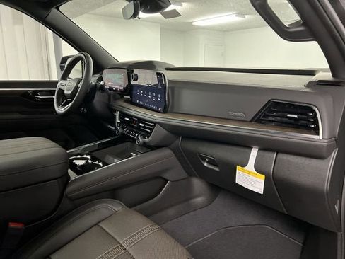 New 2025 Chevrolet Suburban High Country AWD/4WD image 30