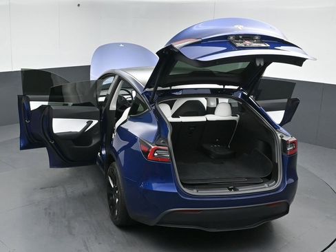 Used 2022 Tesla Model Y Long Range image 50