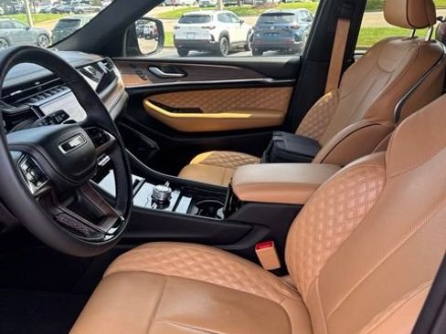 Used 2023 Jeep Grand Cherokee Summit w/ Adv Protech Group IV AWD/4WD image 4