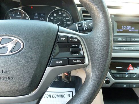 Used 2018 Hyundai Elantra SE FWD image 15