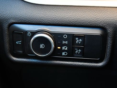 Used 2023 Ford Explorer XLT w/ Equipment Group 202A RWD image 33