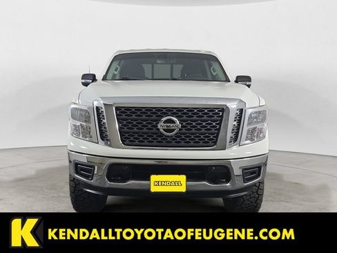 Used 2018 Nissan Titan SV w/ SV Convenience Package AWD/4WD image 8