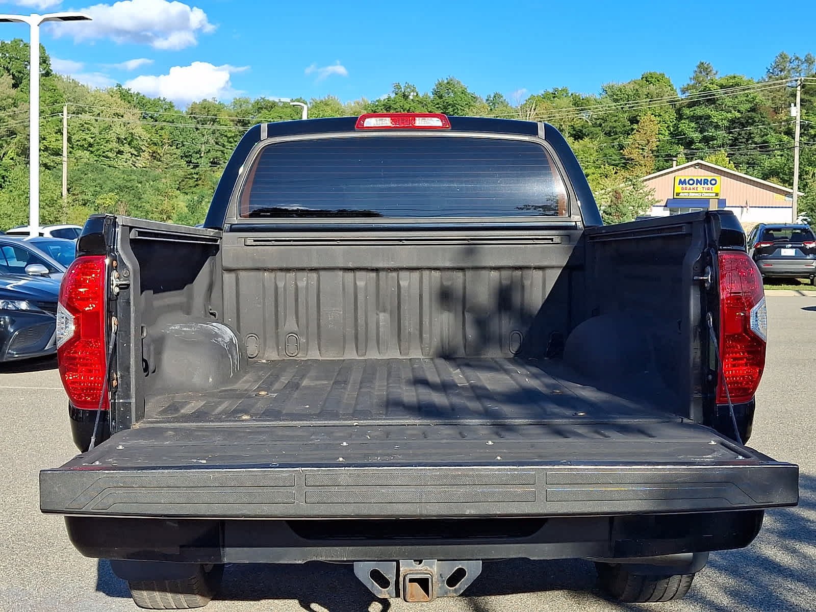 Used 2015 Toyota Tundra Limited w/ Limited Premium Package RWD image 32