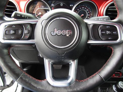 Used 2018 Jeep Wrangler Rubicon w/ Cold Weather Group AWD/4WD image 19