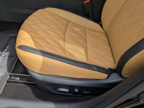 Used 2025 Nissan Sentra SV w/ SV Premium Package FWD image 20