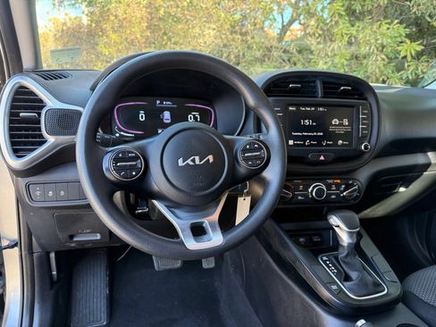 Used 2024 Kia Soul LX w/ Option Group 015 FWD image 4
