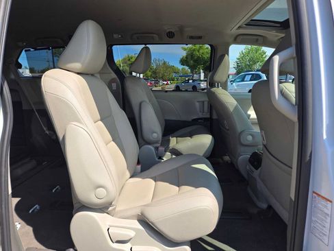 Used 2020 Toyota Sienna XLE w/ XLE Navigation Package AWD/4WD image 15