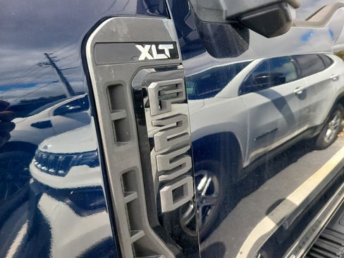 Used 2024 Ford F250 XLT w/ XLT Premium Package image 9