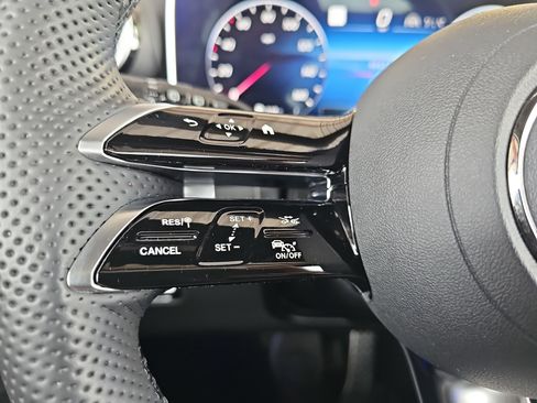 Used 2024 Mercedes-Benz GLC 300 4MATIC image 18