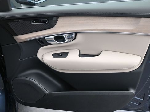 New 2026 Volvo XC90 B5 Ultra image 14