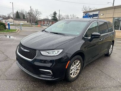 Used 2026 Chrysler Pacifica Select