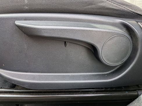 Used 2023 Kia Sorento LX image 11