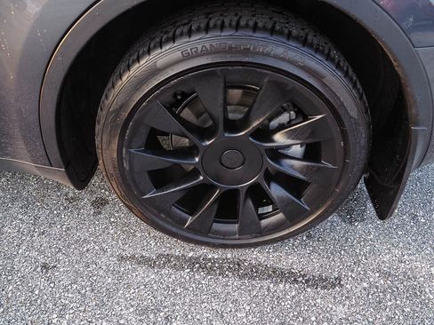 Used 2022 Tesla Model Y Long Range AWD/4WD image 34