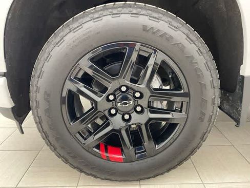 Used 2022 Chevrolet Silverado 1500 RST w/ Redline Edition AWD/4WD image 7