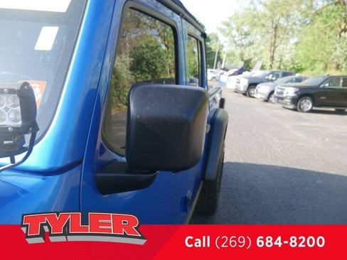 Used 2022 Jeep Gladiator Mojave AWD/4WD image 17