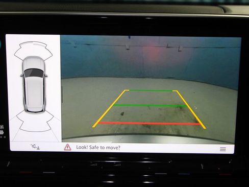 Used 2025 Volkswagen Atlas SE image 16