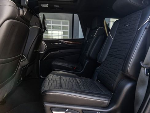 Used 2021 Cadillac Escalade Sport Platinum image 14