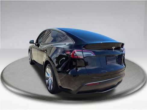 Used 2023 Tesla Model Y 2WD image 14