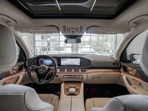 Certified 2025 Mercedes-Benz GLE 450e 4MATIC w/ Driver Assistance Package image 26