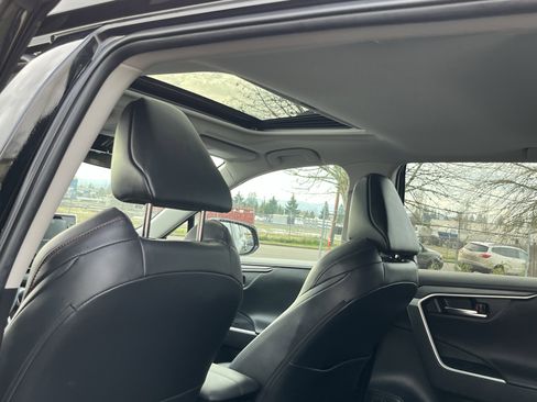 Used 2022 Toyota RAV4 TRD Off-Road image 17