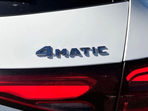 Used 2024 Mercedes-Benz GLC 300 4MATIC image 9