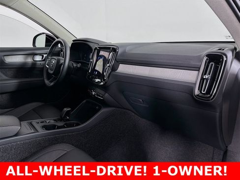 Used 2025 Volvo XC40 B5 Core image 28