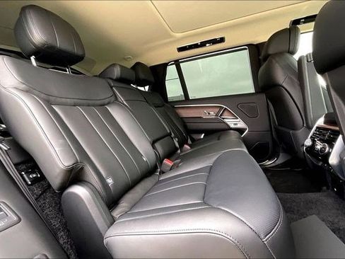New 2025 Land Rover Range Rover Long Wheelbase SE AWD/4WD image 11
