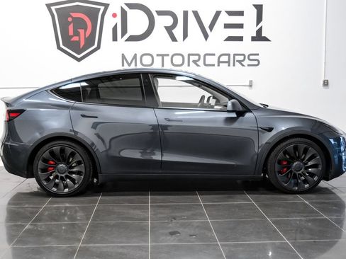 Used 2022 Tesla Model Y Performance AWD/4WD image 9