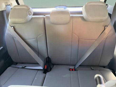 Used 2025 Toyota Sienna XLE FWD image 29