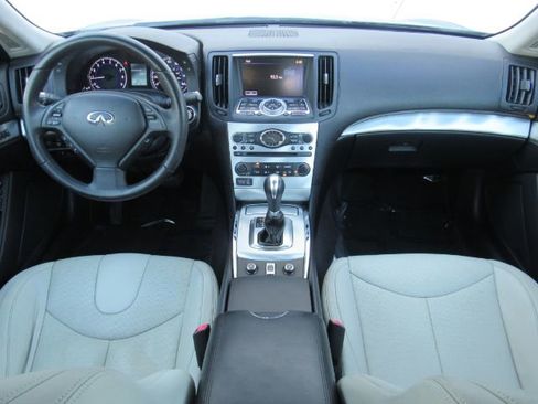 Used 2010 INFINITI G37 Convertible w/ Premium Pkg image 3