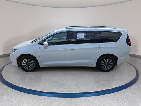 Used 2021 Chrysler Pacifica Touring-L FWD image 8