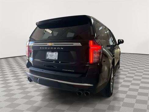 Used 2024 Chevrolet Suburban Premier image 3