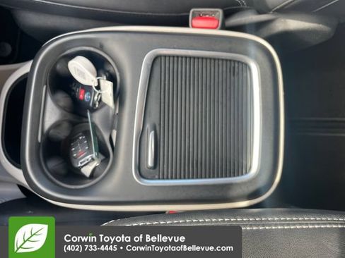 Used 2024 Chrysler Pacifica Touring-L FWD image 15