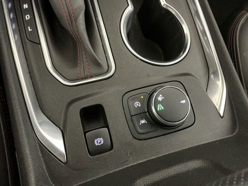 Used 2022 Chevrolet Traverse RS image 13