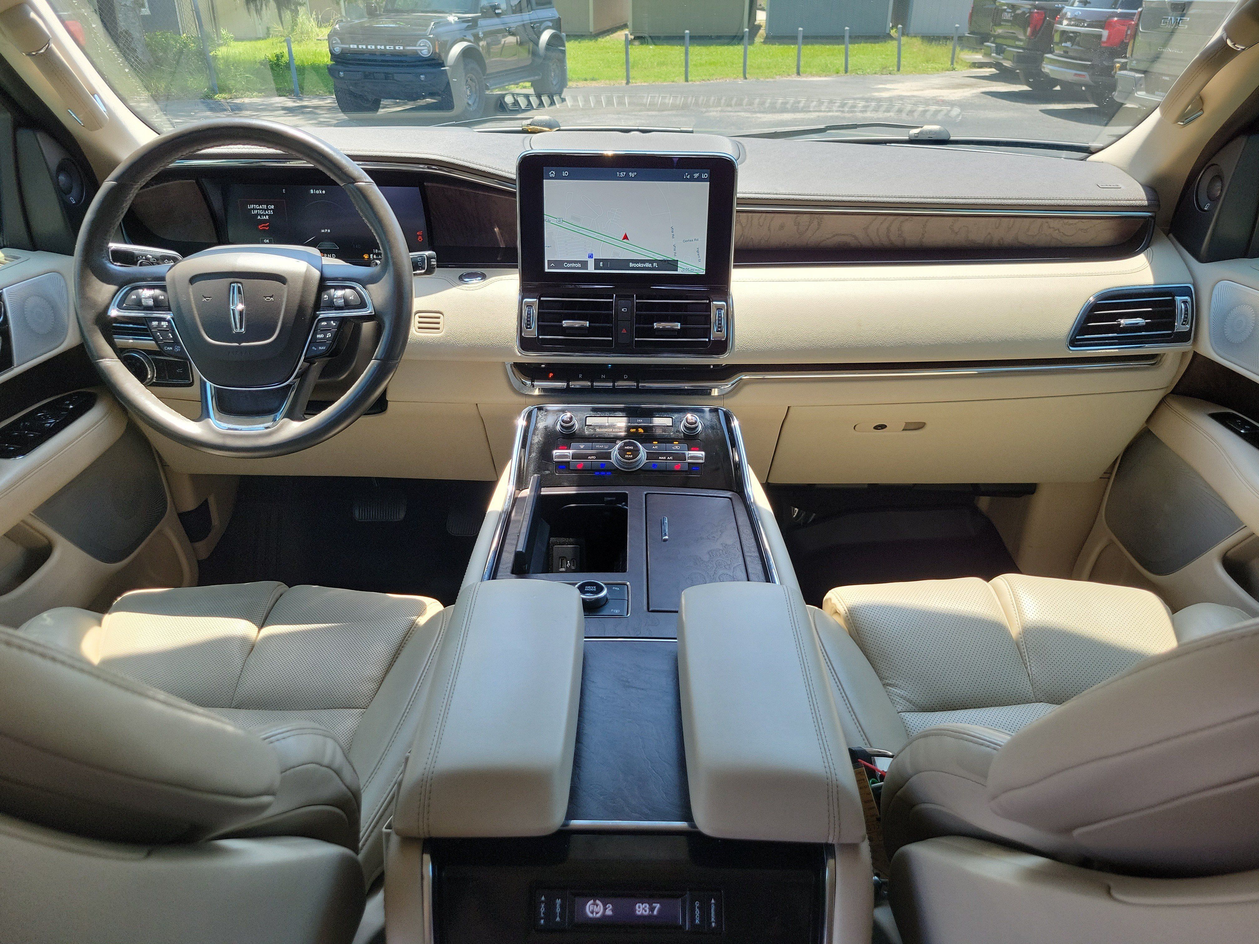 Used 2021 Lincoln Navigator Reserve w/ Luxury Package AWD/4WD image 20