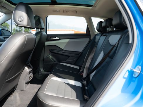 Used 2022 Volkswagen Taos SEL w/ Panoramic Sunroof Package AWD/4WD image 20