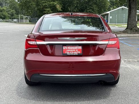 Used 2011 Chrysler 200 Touring FWD image 7