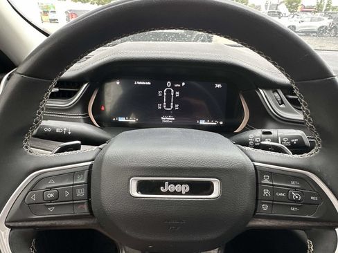 Used 2023 Jeep Grand Cherokee L Limited AWD/4WD image 20