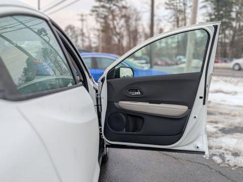 Used 2021 Honda HR-V LX image 36