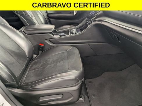 Used 2024 Jeep Grand Cherokee L Altitude AWD/4WD image 34