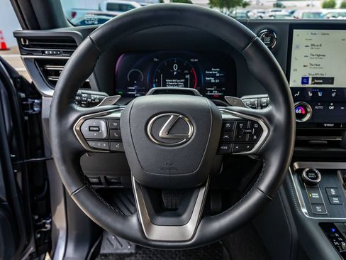 Used 2025 Lexus GX 550 w/ Accessory Package (Z1) AWD/4WD image 19