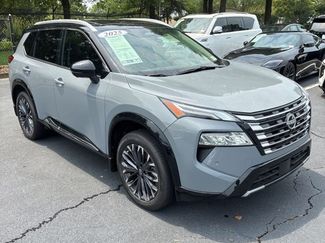 Used 2025 Nissan Rogue Platinum w/ Tech Package FWD video 1