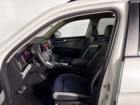 New 2026 Volkswagen Atlas Peak Edition image 11